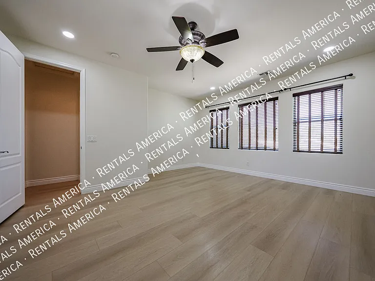 1081 N Mason Dr — Photo 11