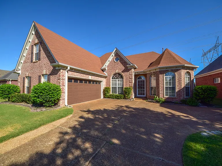 2648 Plum Creek Dr — Photo 1