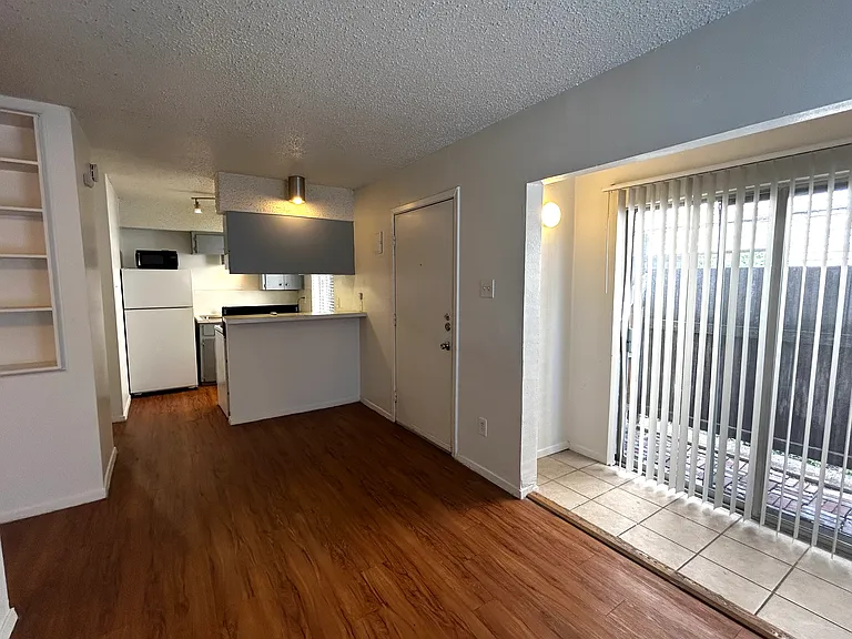 1011 W 23rd St #101 — Photo 6