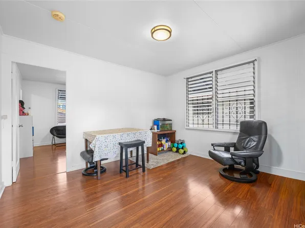 631 Hausten St APT 4, Honolulu, HI 96826