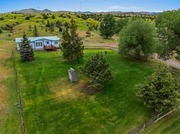 15 Main St, Toston, MT 59643