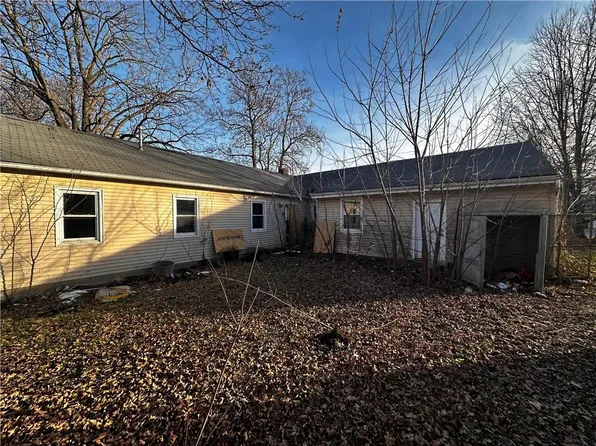 1302 NE Englewood Rd, Kansas City, MO 64118