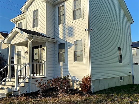 4th image of 234 Kilburn St