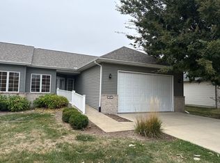 622 Garvey Ln, Chatham, IL 62629