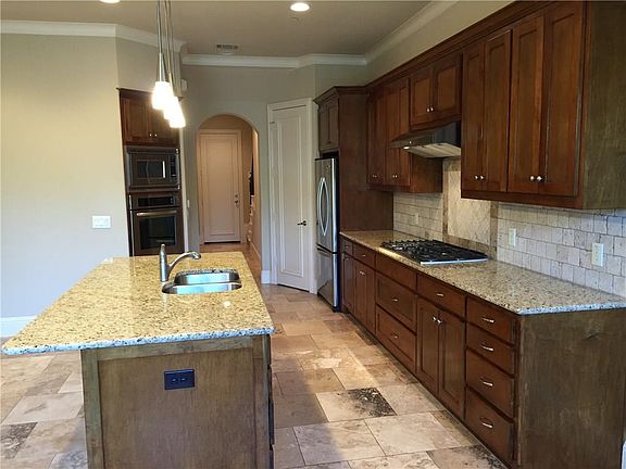 4th image of 14757 Stanford Ct