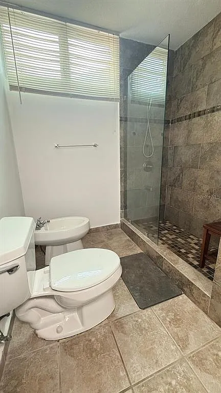 4 bed, 2.5 bath, 2426 sqft, $4,900 — Photo 3