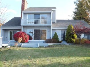 8427 Timber Ln, Beulah, MI 49617