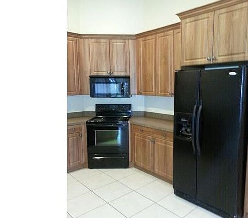 3rd image of 729 Chavers St E