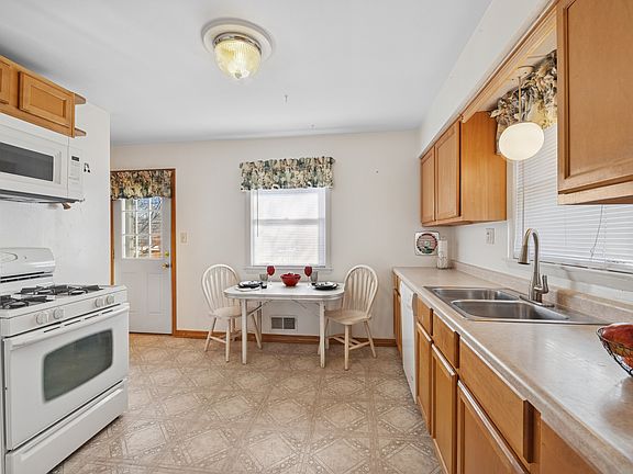 4th image of 127 W Courtland St