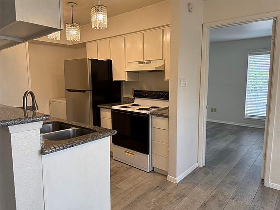 5th image of 2626 Holly Hall St APT 406