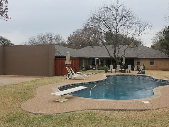 4th image of 26 Green Bay Cir