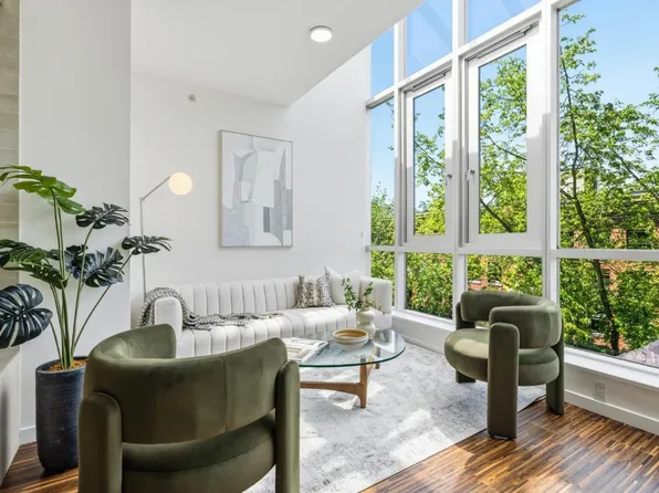 36 Water St #609, Vancouver, BC V6B 0B7