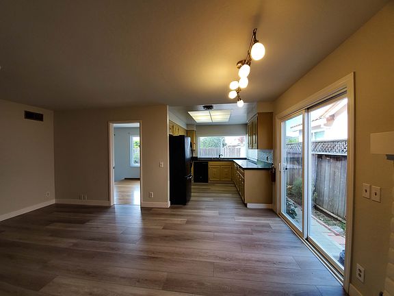 4th image of 1291 Beach Park Blvd