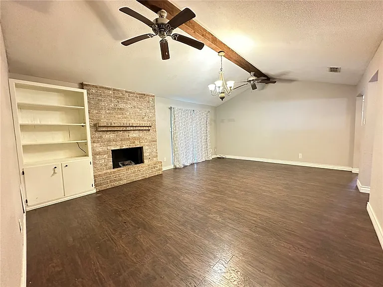 2114 Saint Charles Dr — Photo 13