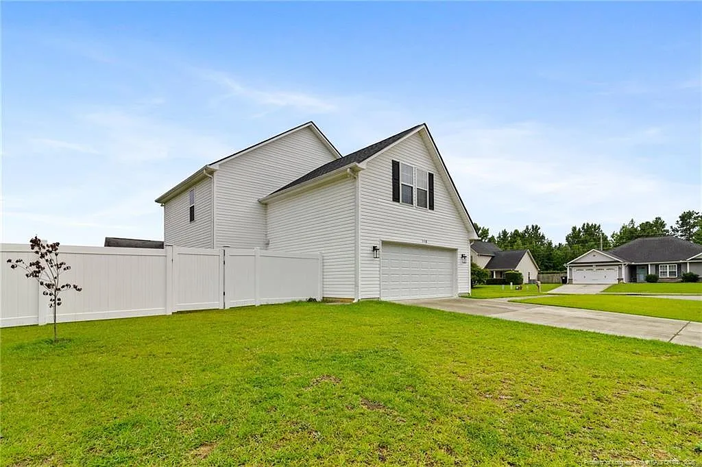 118 Newport Court - SM — Photo 4