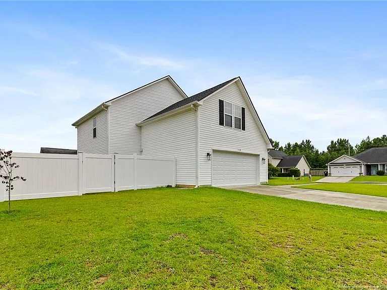 118 Newport Ct — Photo 4