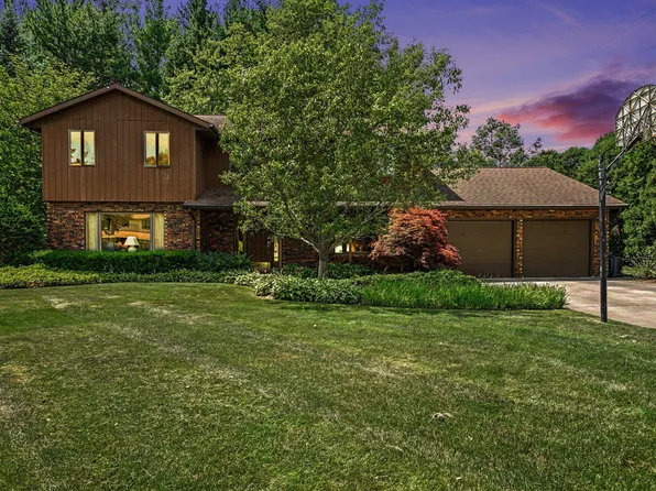 2616 Oakbrook Dr, Saint Joseph, MI 49085