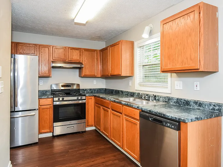 2320 Kissing Tree Ln SE — Photo 10