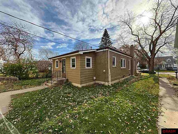 2nd image of 516 Blue Earth St
