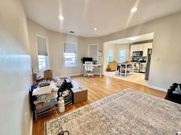 458 E 8th St #3, South Boston, MA 02127