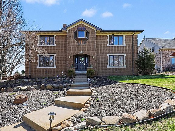 2nd image of 61313 Miriam Dr