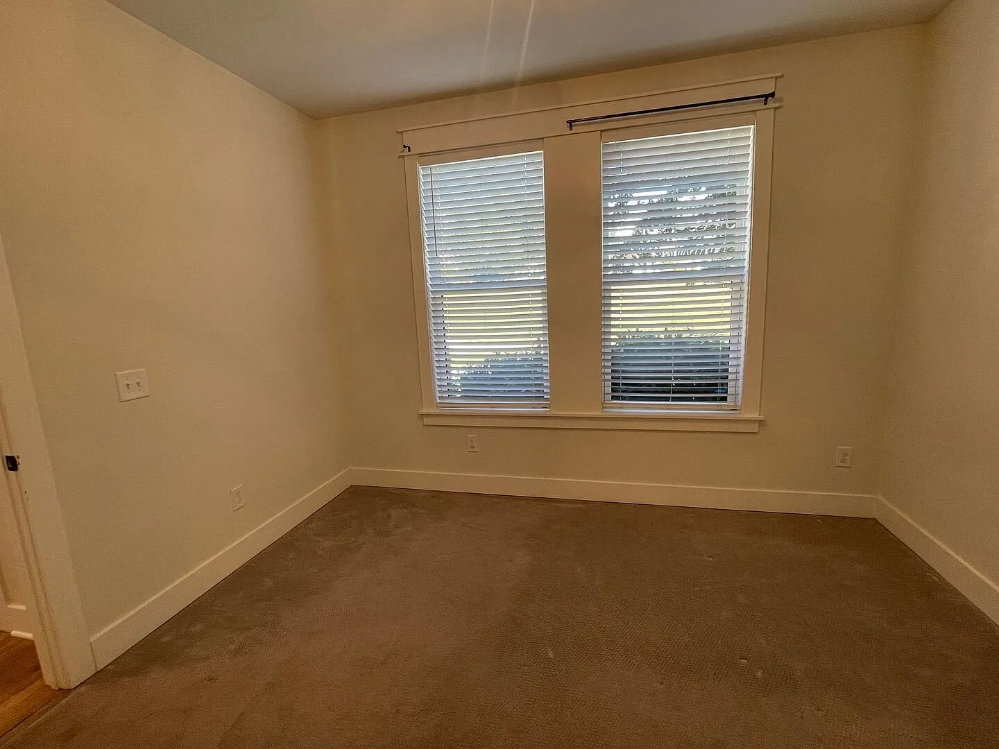 530 Edwin St — Photo 3