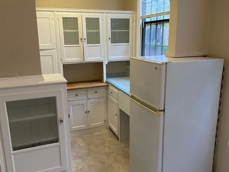 886 Cleveland St — Photo 10