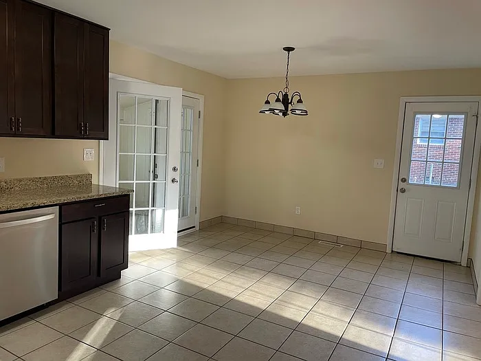 406 Bryan St — Photo 9