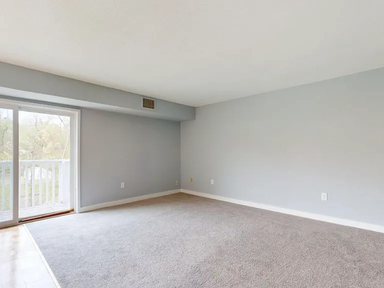 75 Brookwood Dr #D — Photo 13