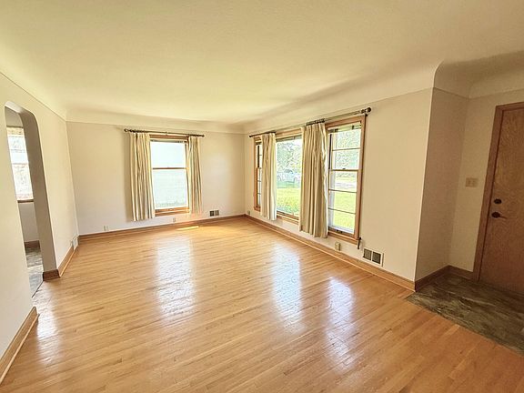 3rd image of 615 2nd Ave NW