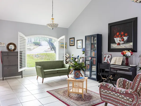 3704 Caney Creek Rd, Austin, TX 78732