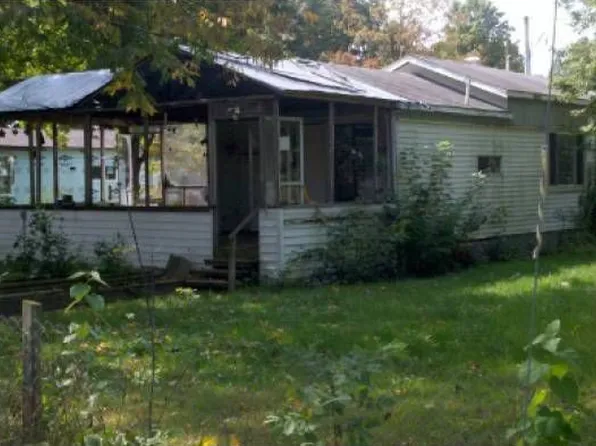 84064 2nd St, Hartford, MI 49057