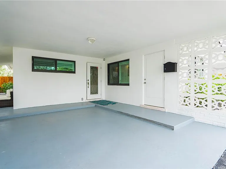 240 NE 25th Ave — Photo 22