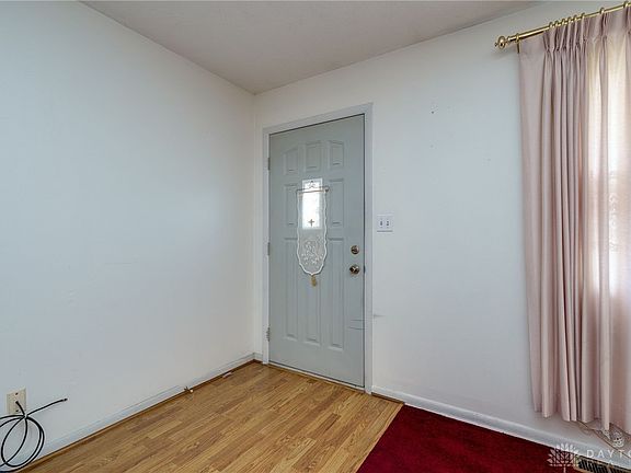 5th image of 118 Antwerp Ave
