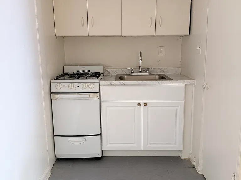 716 Sanford Ave #B — Photo 3
