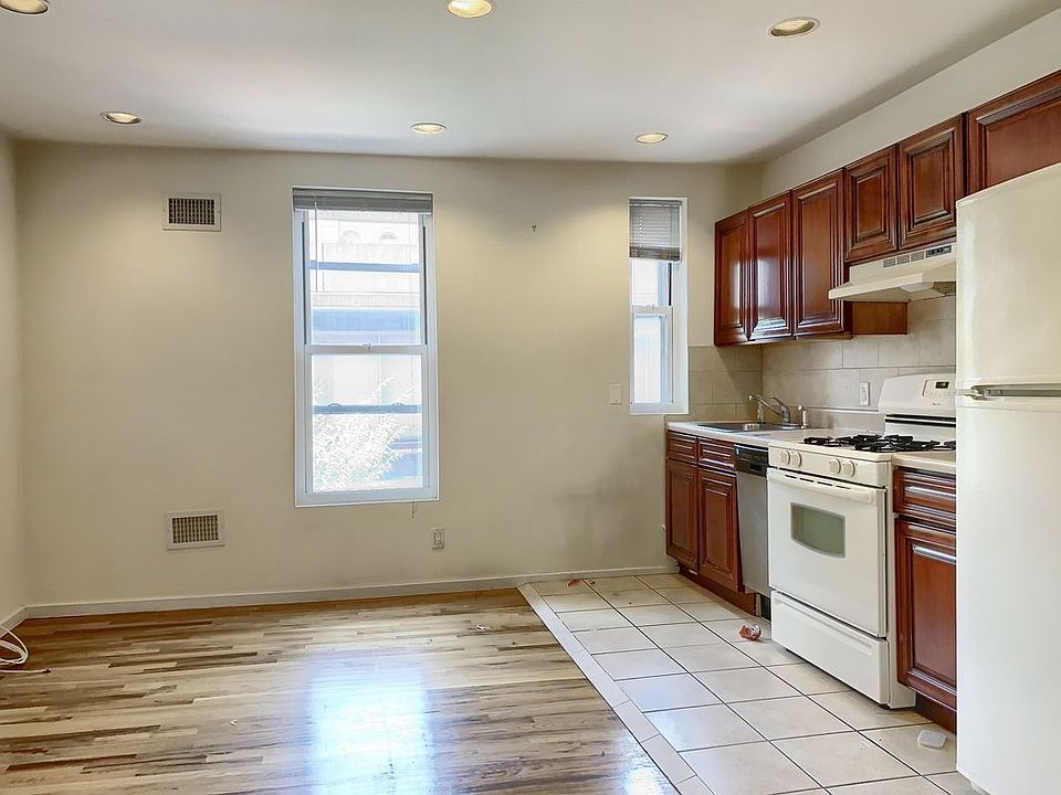 1st image of 1627 Park Ave APT 2B