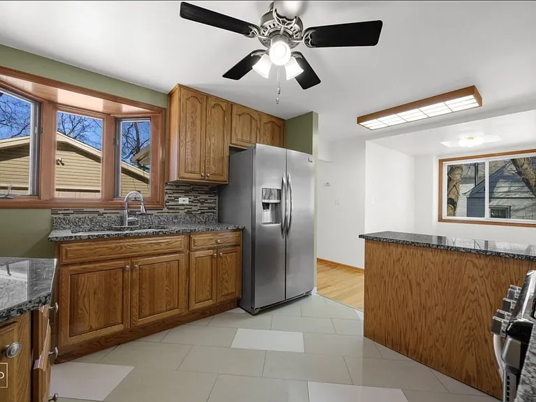 105 E Red Oak Ave — Photo 5
