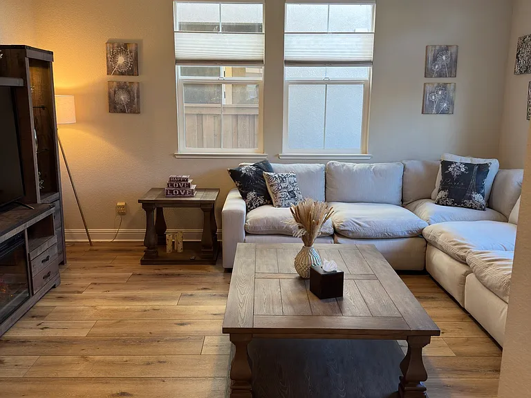 114 Huddlestone Cir — Photo 3