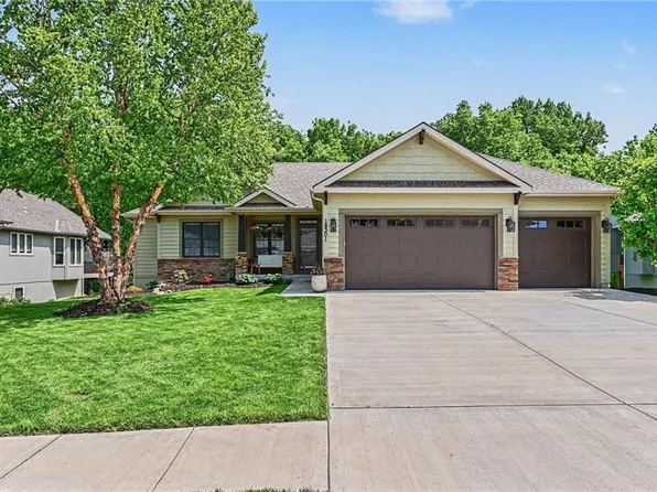 18301 Belinda Dr, Smithville, MO 64089