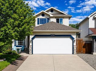 136 Douglas Glen Heath SE, Calgary, AB T2Z 2N1