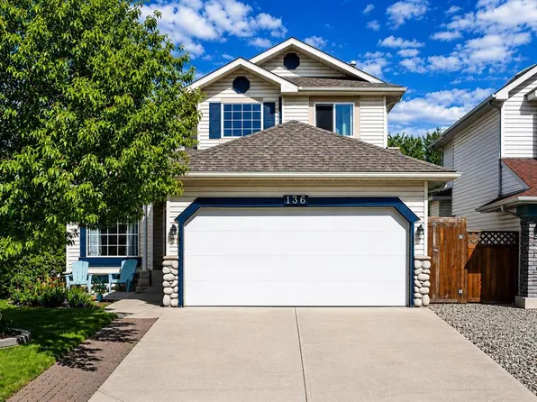 136 Douglas Glen Heath SE, Calgary, AB T2Z 2N1