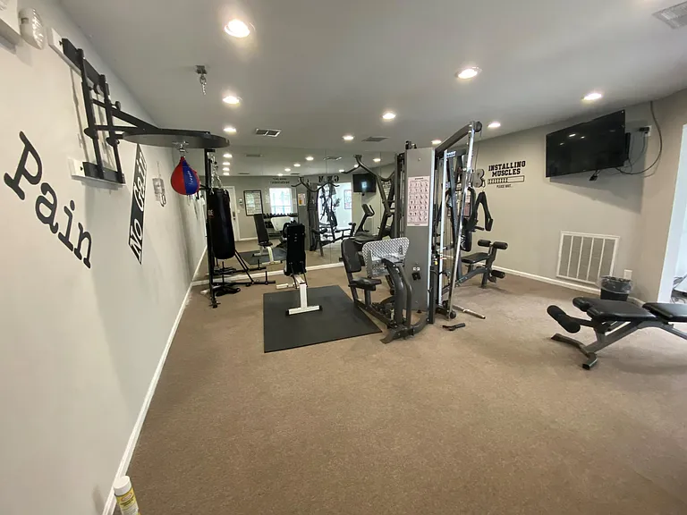 Island Club Apartments — Photo 17