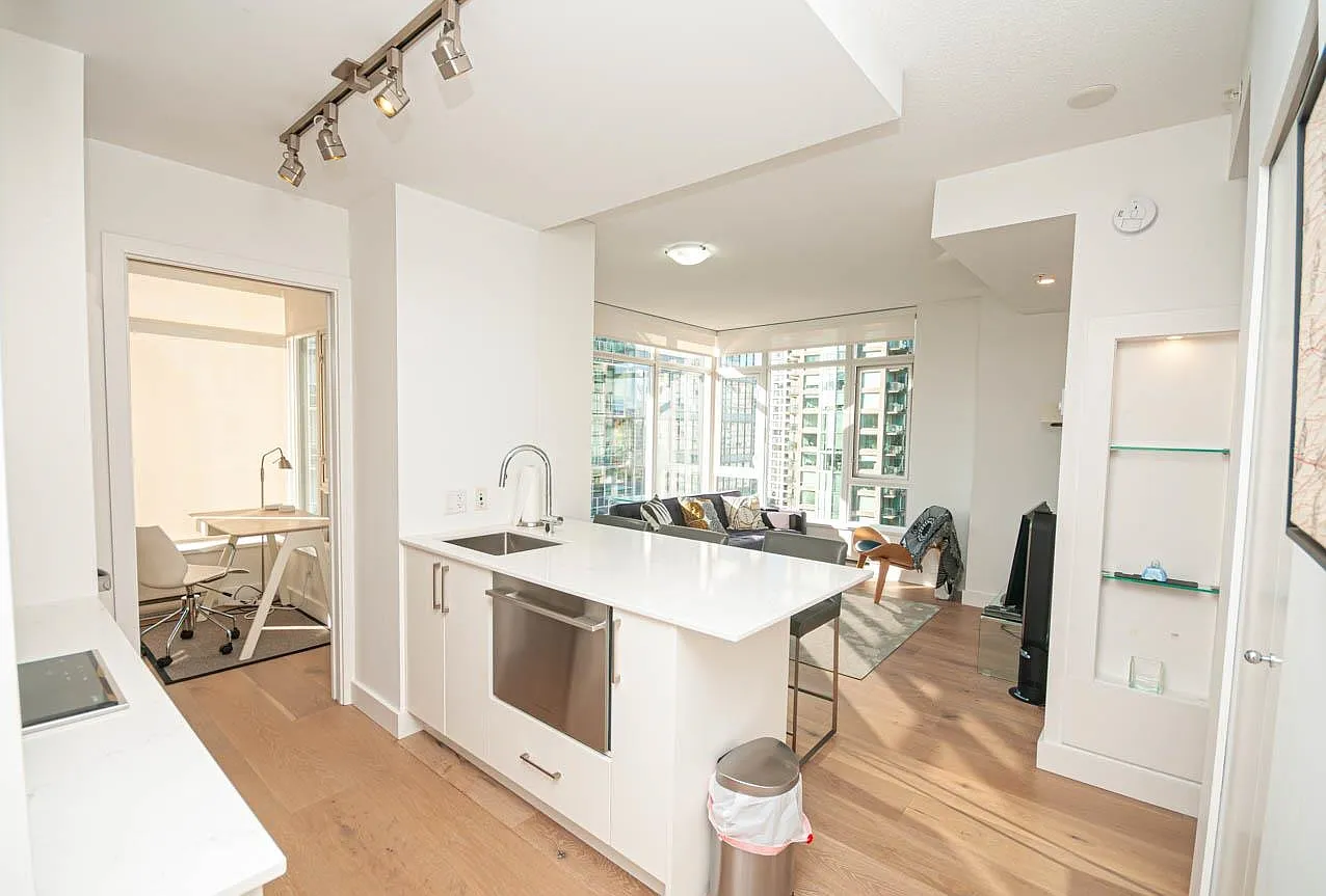 2 bed, 814 sqft, $3,950 — Photo 4