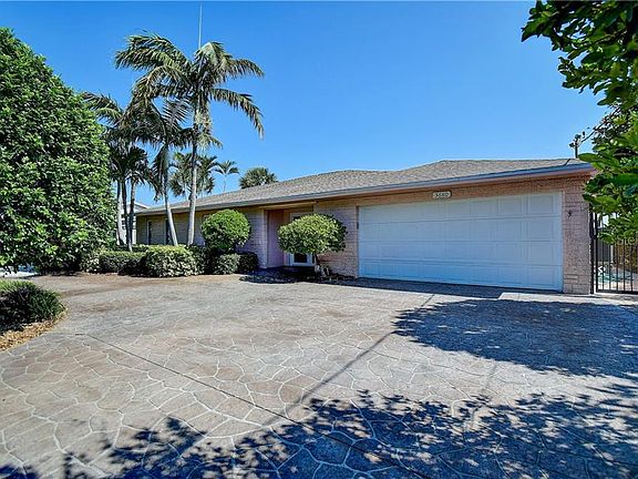4th image of 3680 Coquina Key Dr SE
