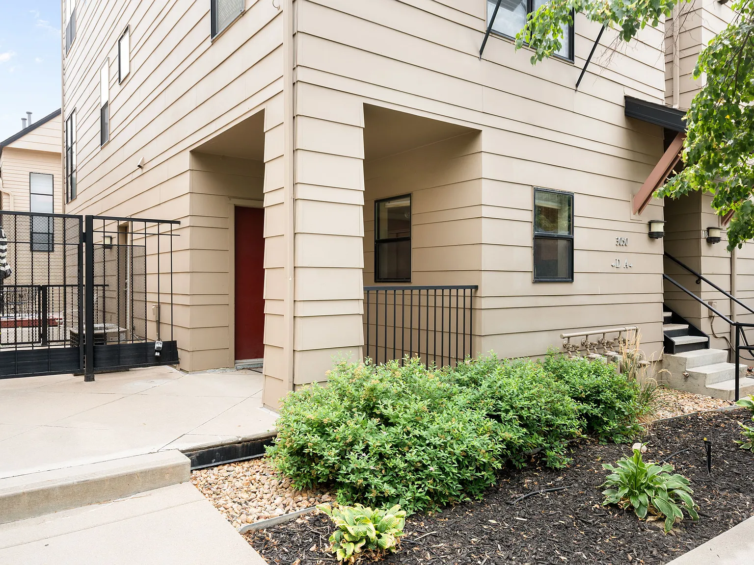 1 bed, 1038 sqft, $2,600 — Photo 3