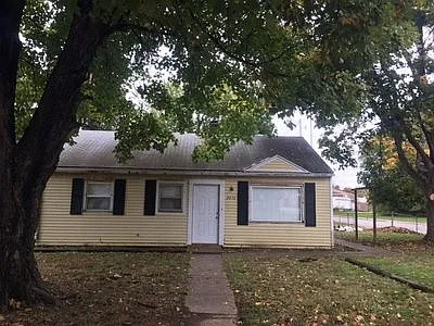 2416 Maplewood Cir photo 1