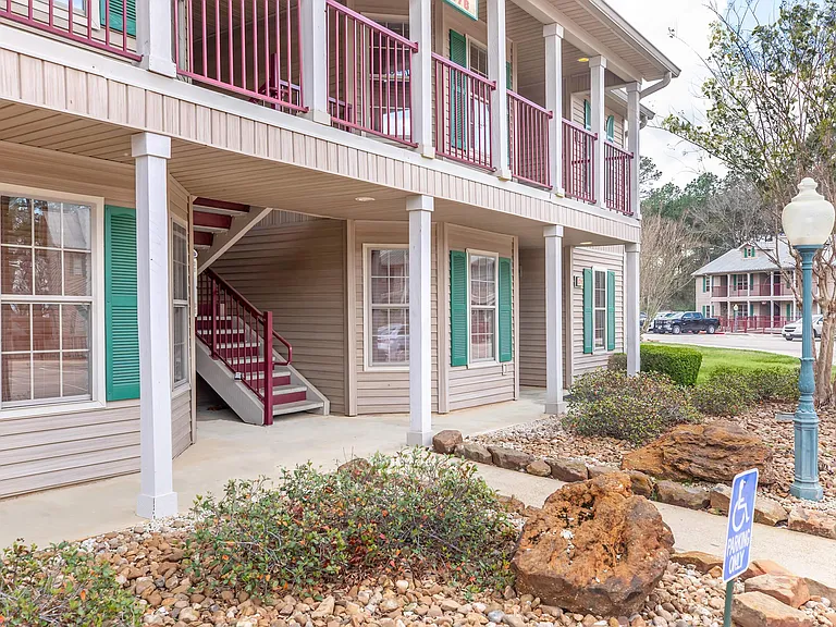 Residence at Piney Shores — Photo 8