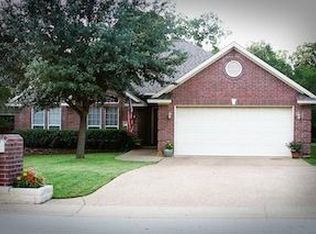 1805 White Stone Dr, Bryan, TX 77807