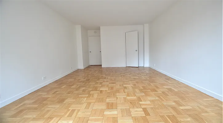 Rented by Manhattan Realty Group | media 17