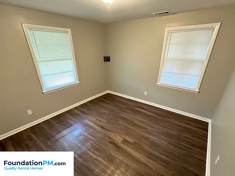 672 Carpenter St — Photo 13